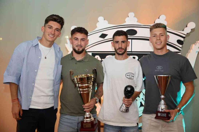 Gala de trofeos de Acydma: Doblete de Kamarka en veteranos, y en fútbol sala Liga para Bámbola y Copa para Pinturas Juanvi Gala de trofeos de Acydma: Doblete de Kamarka en veteranos, y en fútbol sala Liga para Bámbola y Copa para Pinturas Juanvi