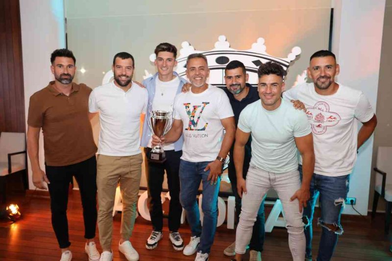 Gala de trofeos de Acydma: Doblete de Kamarka en veteranos, y en fútbol sala Liga para Bámbola y Copa para Pinturas Juanvi Gala de trofeos de Acydma: Doblete de Kamarka en veteranos, y en fútbol sala Liga para Bámbola y Copa para Pinturas Juanvi