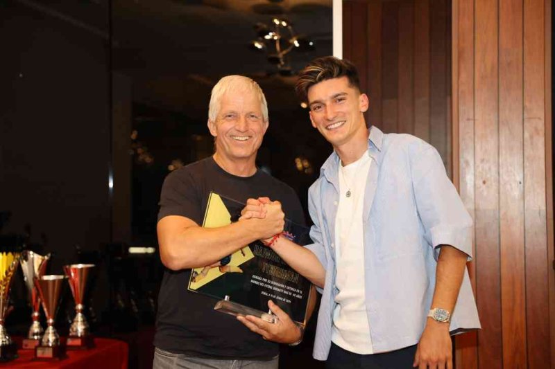 Gala de trofeos de Acydma: Doblete de Kamarka en veteranos, y en fútbol sala Liga para Bámbola y Copa para Pinturas Juanvi Gala de trofeos de Acydma: Doblete de Kamarka en veteranos, y en fútbol sala Liga para Bámbola y Copa para Pinturas Juanvi