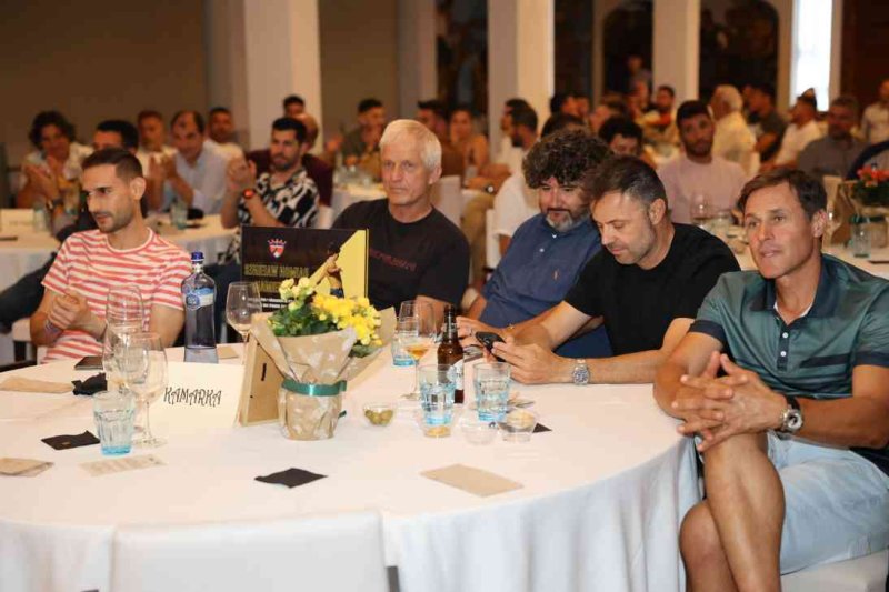 Gala de trofeos de Acydma: Doblete de Kamarka en veteranos, y en fútbol sala Liga para Bámbola y Copa para Pinturas Juanvi Gala de trofeos de Acydma: Doblete de Kamarka en veteranos, y en fútbol sala Liga para Bámbola y Copa para Pinturas Juanvi