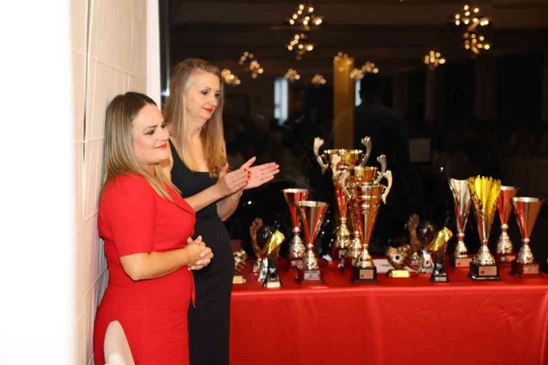 Gala de trofeos de Acydma: Doblete de Kamarka en veteranos, y en fútbol sala Liga para Bámbola y Copa para Pinturas Juanvi Gala de trofeos de Acydma: Doblete de Kamarka en veteranos, y en fútbol sala Liga para Bámbola y Copa para Pinturas Juanvi