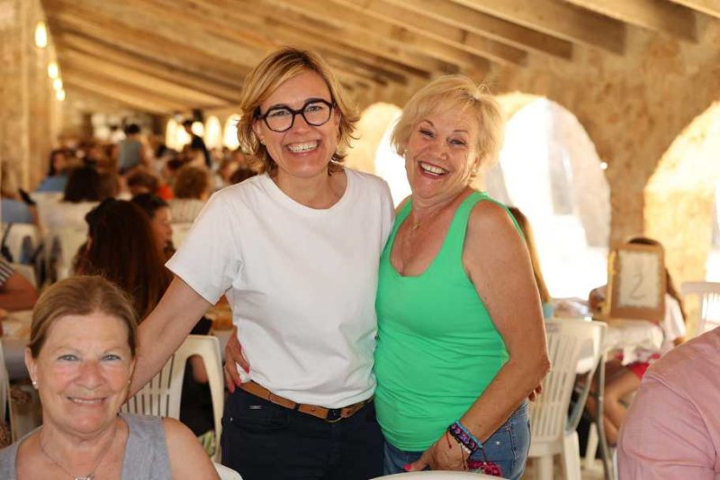 GALERÍA DE FOTOS: Las Amas de Casa de Xàbia disfrutan de su día grande GALERÍA DE FOTOS: Las Amas de Casa de Xàbia disfrutan de su día grande