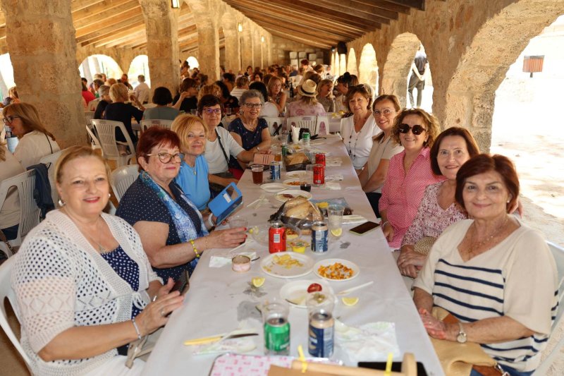 GALERÍA DE FOTOS: Las Amas de Casa de Xàbia disfrutan de su día grande GALERÍA DE FOTOS: Las Amas de Casa de Xàbia disfrutan de su día grande