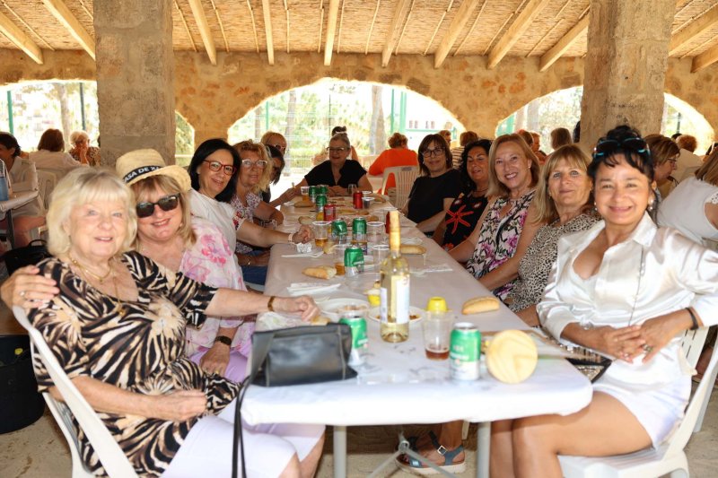 GALERÍA DE FOTOS: Las Amas de Casa de Xàbia disfrutan de su día grande GALERÍA DE FOTOS: Las Amas de Casa de Xàbia disfrutan de su día grande