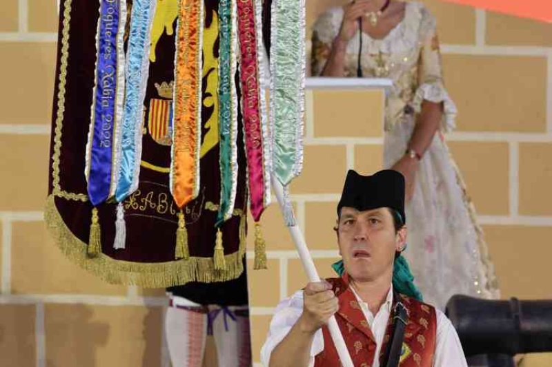 GALERIA DE FOTOS de l’acte del 75 aniversari de Fogueres de Xàbia: l’escenari s’ompli de regines i càrrecs, emocions i vivències GALERIA DE FOTOS de l’acte del 75 aniversari de Fogueres de Xàbia: l’escenari s’ompli de regines i càrrecs, emocions i vivències