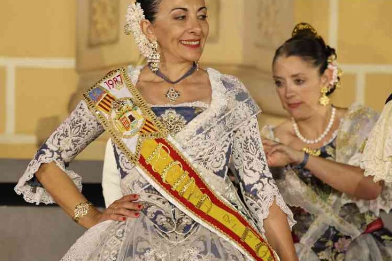 GALERIA DE FOTOS de l’acte del 75 aniversari de Fogueres de Xàbia: l’escenari s’ompli de regines i càrrecs, emocions i vivències GALERIA DE FOTOS de l’acte del 75 aniversari de Fogueres de Xàbia: l’escenari s’ompli de regines i càrrecs, emocions i vivències