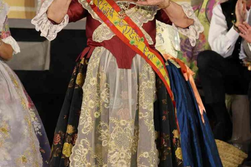 GALERIA DE FOTOS de l’acte del 75 aniversari de Fogueres de Xàbia: l’escenari s’ompli de regines i càrrecs, emocions i vivències GALERIA DE FOTOS de l’acte del 75 aniversari de Fogueres de Xàbia: l’escenari s’ompli de regines i càrrecs, emocions i vivències