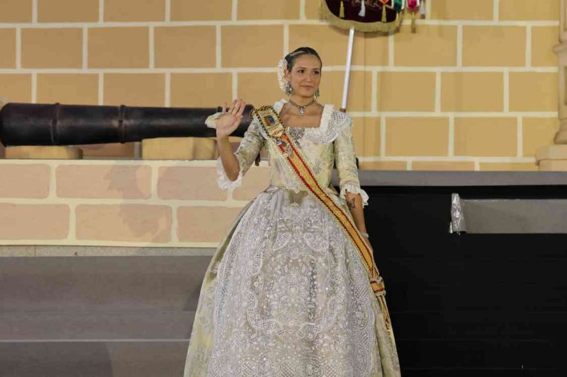 GALERIA DE FOTOS de l’acte del 75 aniversari de Fogueres de Xàbia: l’escenari s’ompli de regines i càrrecs, emocions i vivències GALERIA DE FOTOS de l’acte del 75 aniversari de Fogueres de Xàbia: l’escenari s’ompli de regines i càrrecs, emocions i vivències