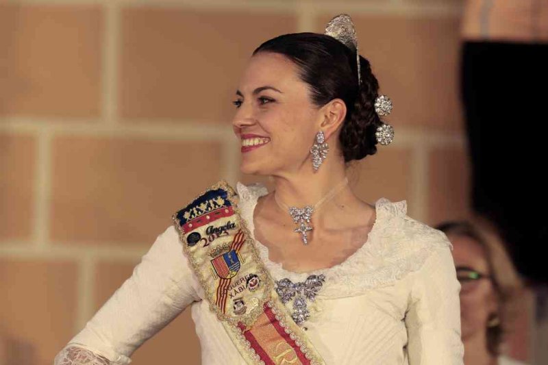 GALERIA DE FOTOS de l’acte del 75 aniversari de Fogueres de Xàbia: l’escenari s’ompli de regines i càrrecs, emocions i vivències GALERIA DE FOTOS de l’acte del 75 aniversari de Fogueres de Xàbia: l’escenari s’ompli de regines i càrrecs, emocions i vivències