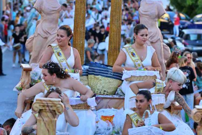 GALERIA de FOTOS de la DESFILADA de CARROSSES de les FOGUERES de XÀBIA GALERIA de FOTOS de la DESFILADA de CARROSSES de les FOGUERES de XÀBIA