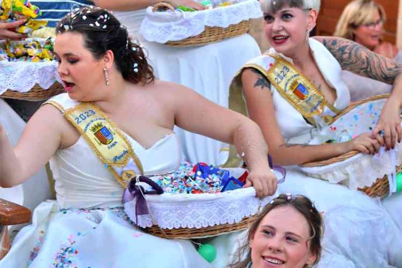 GALERIA de FOTOS de la DESFILADA de CARROSSES de les FOGUERES de XÀBIA GALERIA de FOTOS de la DESFILADA de CARROSSES de les FOGUERES de XÀBIA