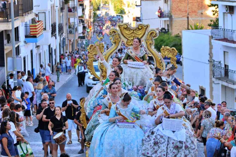 GALERIA de FOTOS de la DESFILADA de CARROSSES de les FOGUERES de XÀBIA GALERIA de FOTOS de la DESFILADA de CARROSSES de les FOGUERES de XÀBIA