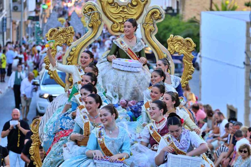 GALERIA de FOTOS de la DESFILADA de CARROSSES de les FOGUERES de XÀBIA GALERIA de FOTOS de la DESFILADA de CARROSSES de les FOGUERES de XÀBIA