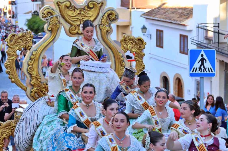 GALERIA de FOTOS de la DESFILADA de CARROSSES de les FOGUERES de XÀBIA GALERIA de FOTOS de la DESFILADA de CARROSSES de les FOGUERES de XÀBIA