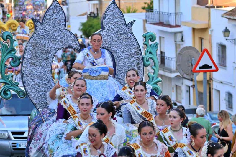 GALERIA de FOTOS de la DESFILADA de CARROSSES de les FOGUERES de XÀBIA GALERIA de FOTOS de la DESFILADA de CARROSSES de les FOGUERES de XÀBIA