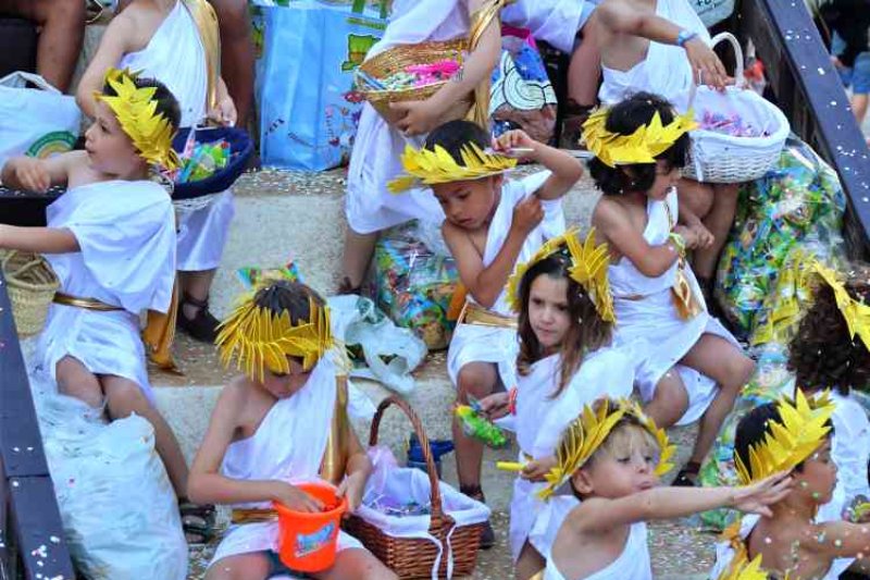 GALERIA de FOTOS de la DESFILADA de CARROSSES de les FOGUERES de XÀBIA GALERIA de FOTOS de la DESFILADA de CARROSSES de les FOGUERES de XÀBIA