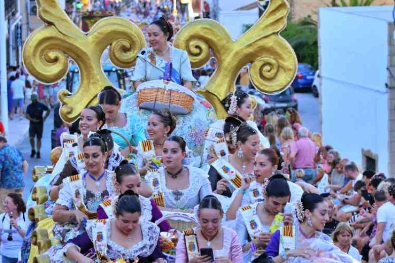 GALERIA de FOTOS de la DESFILADA de CARROSSES de les FOGUERES de XÀBIA GALERIA de FOTOS de la DESFILADA de CARROSSES de les FOGUERES de XÀBIA