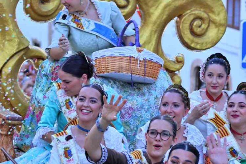 GALERIA de FOTOS de la DESFILADA de CARROSSES de les FOGUERES de XÀBIA GALERIA de FOTOS de la DESFILADA de CARROSSES de les FOGUERES de XÀBIA