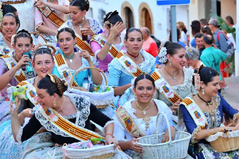 GALERIA de FOTOS de la DESFILADA de CARROSSES de les FOGUERES de XÀBIA GALERIA de FOTOS de la DESFILADA de CARROSSES de les FOGUERES de XÀBIA