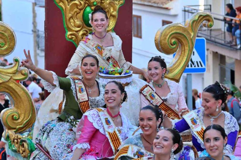 GALERIA de FOTOS de la DESFILADA de CARROSSES de les FOGUERES de XÀBIA GALERIA de FOTOS de la DESFILADA de CARROSSES de les FOGUERES de XÀBIA