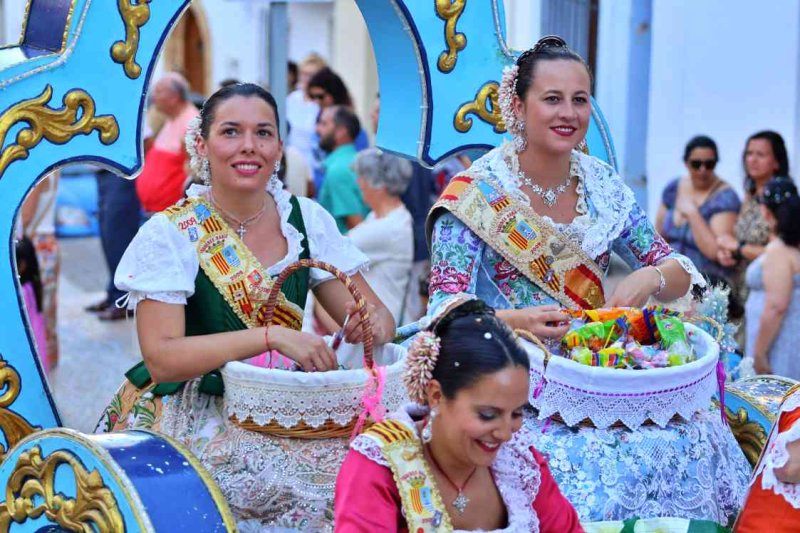 GALERIA de FOTOS de la DESFILADA de CARROSSES de les FOGUERES de XÀBIA GALERIA de FOTOS de la DESFILADA de CARROSSES de les FOGUERES de XÀBIA