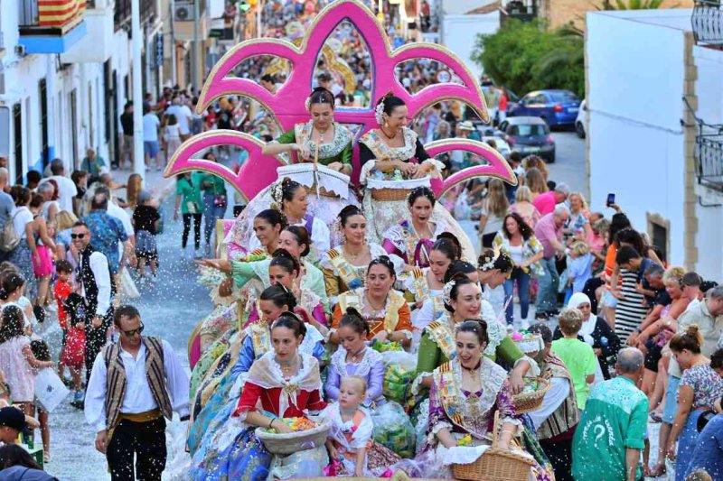 GALERIA de FOTOS de la DESFILADA de CARROSSES de les FOGUERES de XÀBIA GALERIA de FOTOS de la DESFILADA de CARROSSES de les FOGUERES de XÀBIA