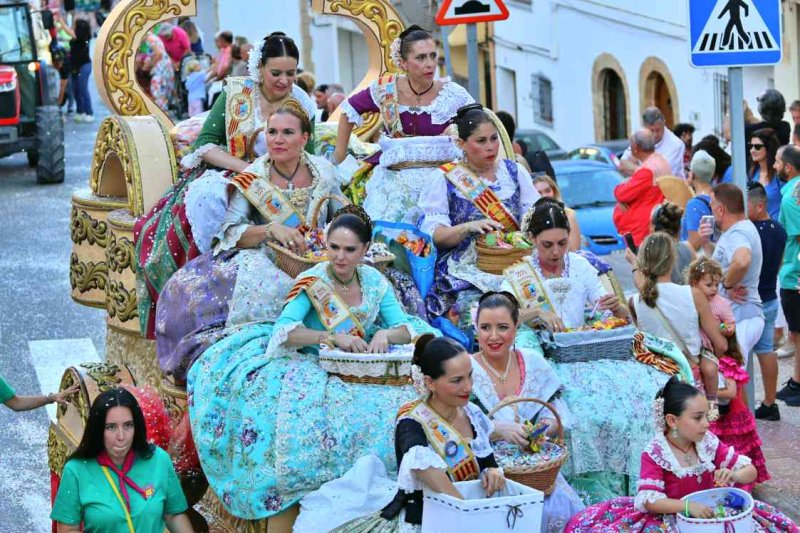 GALERIA de FOTOS de la DESFILADA de CARROSSES de les FOGUERES de XÀBIA GALERIA de FOTOS de la DESFILADA de CARROSSES de les FOGUERES de XÀBIA