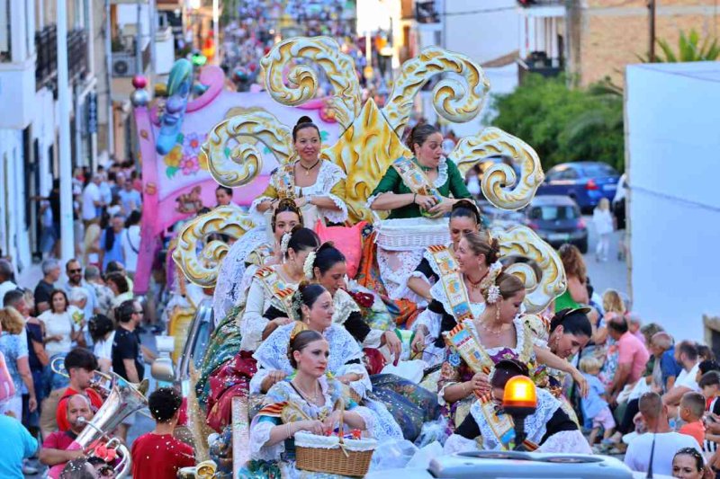 GALERIA de FOTOS de la DESFILADA de CARROSSES de les FOGUERES de XÀBIA GALERIA de FOTOS de la DESFILADA de CARROSSES de les FOGUERES de XÀBIA