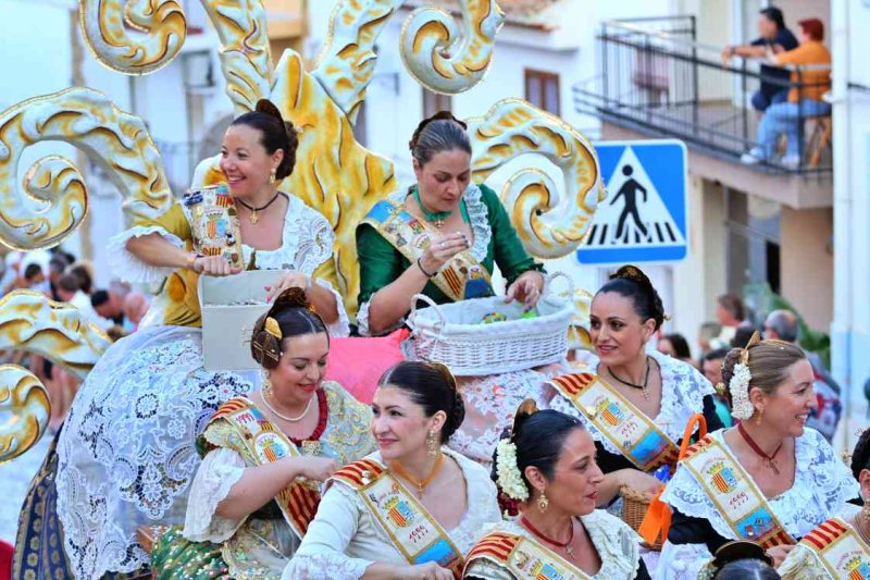 GALERIA de FOTOS de la DESFILADA de CARROSSES de les FOGUERES de XÀBIA GALERIA de FOTOS de la DESFILADA de CARROSSES de les FOGUERES de XÀBIA