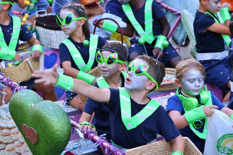 GALERIA de FOTOS de la DESFILADA de CARROSSES de les FOGUERES de XÀBIA GALERIA de FOTOS de la DESFILADA de CARROSSES de les FOGUERES de XÀBIA