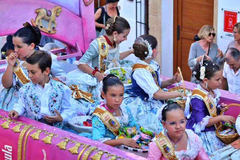 GALERIA de FOTOS de la DESFILADA de CARROSSES de les FOGUERES de XÀBIA GALERIA de FOTOS de la DESFILADA de CARROSSES de les FOGUERES de XÀBIA