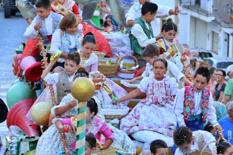 GALERIA de FOTOS de la DESFILADA de CARROSSES de les FOGUERES de XÀBIA GALERIA de FOTOS de la DESFILADA de CARROSSES de les FOGUERES de XÀBIA