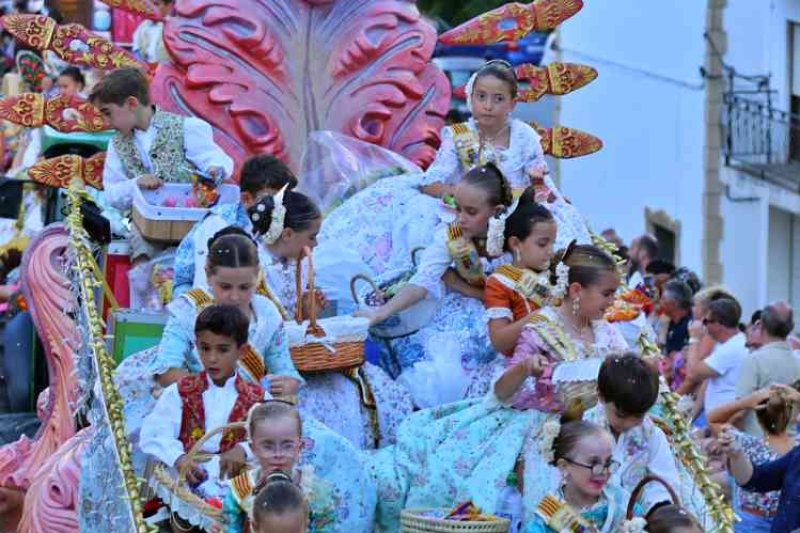 GALERIA de FOTOS de la DESFILADA de CARROSSES de les FOGUERES de XÀBIA GALERIA de FOTOS de la DESFILADA de CARROSSES de les FOGUERES de XÀBIA