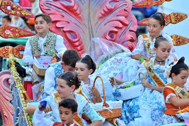 GALERIA de FOTOS de la DESFILADA de CARROSSES de les FOGUERES de XÀBIA GALERIA de FOTOS de la DESFILADA de CARROSSES de les FOGUERES de XÀBIA