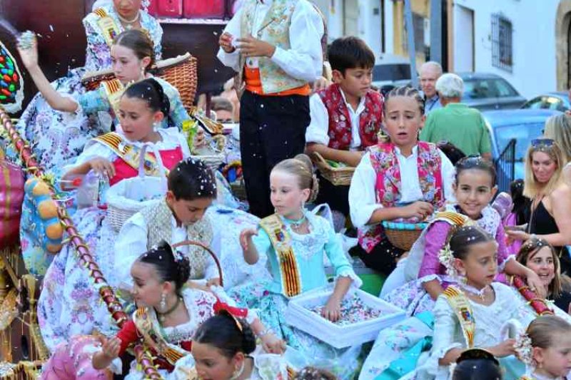 GALERIA de FOTOS de la DESFILADA de CARROSSES de les FOGUERES de XÀBIA GALERIA de FOTOS de la DESFILADA de CARROSSES de les FOGUERES de XÀBIA