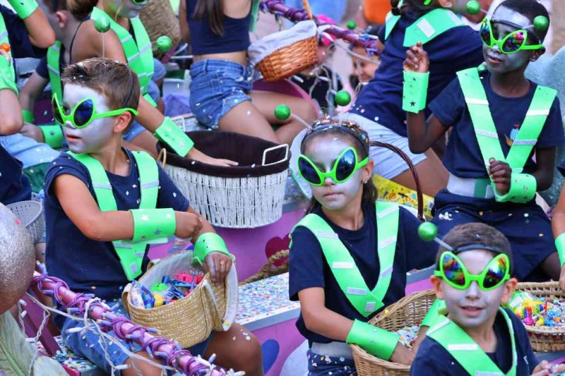 GALERIA de FOTOS de la DESFILADA de CARROSSES de les FOGUERES de XÀBIA GALERIA de FOTOS de la DESFILADA de CARROSSES de les FOGUERES de XÀBIA