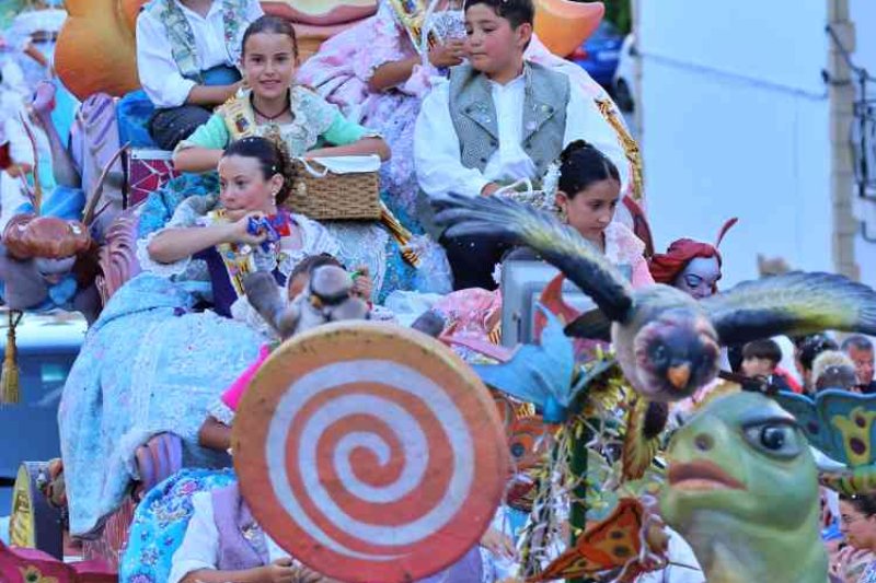 GALERIA de FOTOS de la DESFILADA de CARROSSES de les FOGUERES de XÀBIA GALERIA de FOTOS de la DESFILADA de CARROSSES de les FOGUERES de XÀBIA