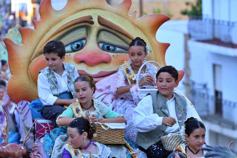 GALERIA de FOTOS de la DESFILADA de CARROSSES de les FOGUERES de XÀBIA GALERIA de FOTOS de la DESFILADA de CARROSSES de les FOGUERES de XÀBIA