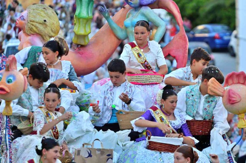 GALERIA de FOTOS de la DESFILADA de CARROSSES de les FOGUERES de XÀBIA GALERIA de FOTOS de la DESFILADA de CARROSSES de les FOGUERES de XÀBIA