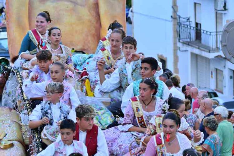 GALERIA de FOTOS de la DESFILADA de CARROSSES de les FOGUERES de XÀBIA GALERIA de FOTOS de la DESFILADA de CARROSSES de les FOGUERES de XÀBIA