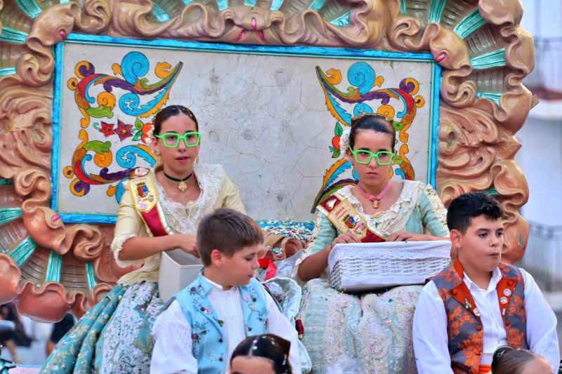 GALERIA de FOTOS de la DESFILADA de CARROSSES de les FOGUERES de XÀBIA GALERIA de FOTOS de la DESFILADA de CARROSSES de les FOGUERES de XÀBIA