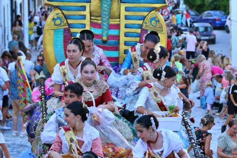 GALERIA de FOTOS de la DESFILADA de CARROSSES de les FOGUERES de XÀBIA GALERIA de FOTOS de la DESFILADA de CARROSSES de les FOGUERES de XÀBIA