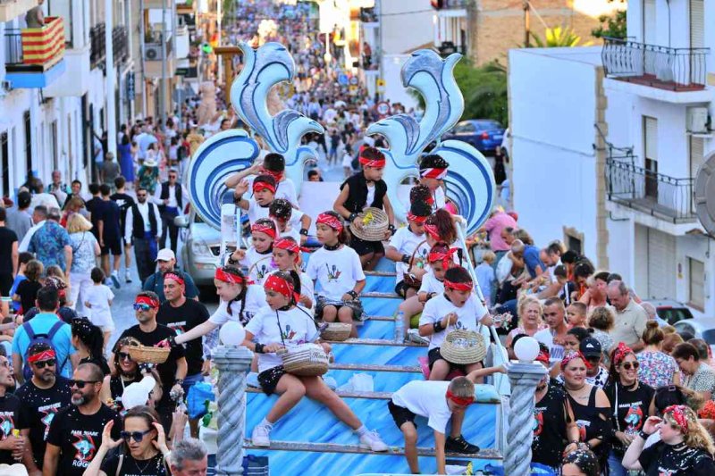 GALERIA de FOTOS de la DESFILADA de CARROSSES de les FOGUERES de XÀBIA GALERIA de FOTOS de la DESFILADA de CARROSSES de les FOGUERES de XÀBIA