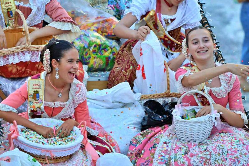 GALERIA de FOTOS de la DESFILADA de CARROSSES de les FOGUERES de XÀBIA GALERIA de FOTOS de la DESFILADA de CARROSSES de les FOGUERES de XÀBIA