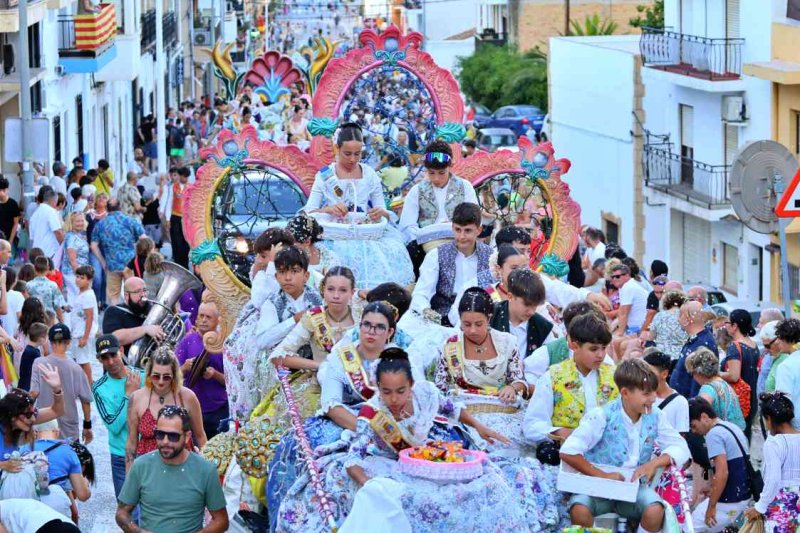 GALERIA de FOTOS de la DESFILADA de CARROSSES de les FOGUERES de XÀBIA GALERIA de FOTOS de la DESFILADA de CARROSSES de les FOGUERES de XÀBIA