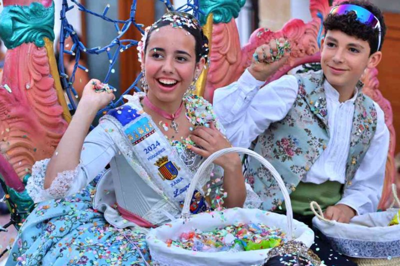 GALERIA de FOTOS de la DESFILADA de CARROSSES de les FOGUERES de XÀBIA GALERIA de FOTOS de la DESFILADA de CARROSSES de les FOGUERES de XÀBIA