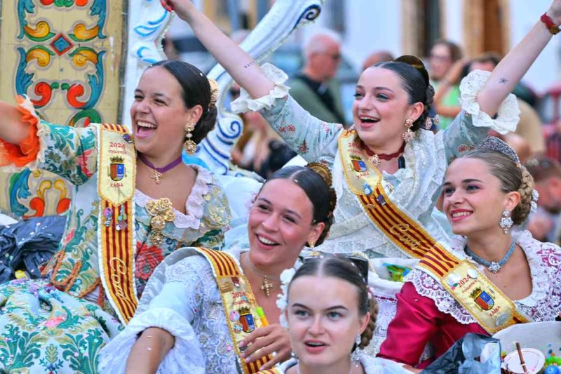 GALERIA de FOTOS de la DESFILADA de CARROSSES de les FOGUERES de XÀBIA GALERIA de FOTOS de la DESFILADA de CARROSSES de les FOGUERES de XÀBIA