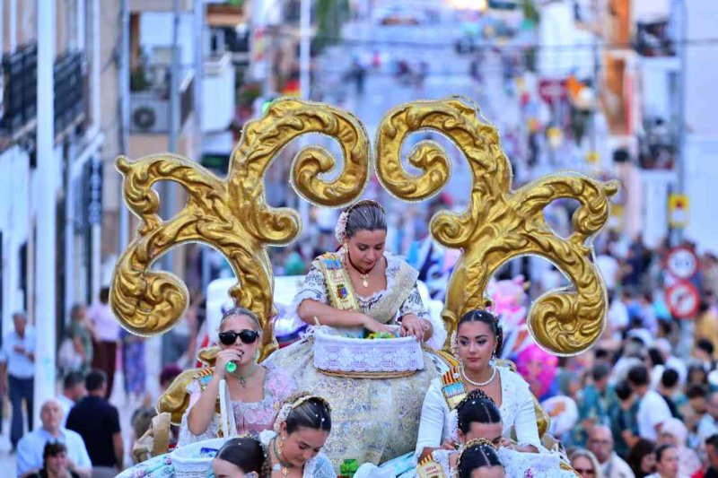 GALERIA de FOTOS de la DESFILADA de CARROSSES de les FOGUERES de XÀBIA GALERIA de FOTOS de la DESFILADA de CARROSSES de les FOGUERES de XÀBIA