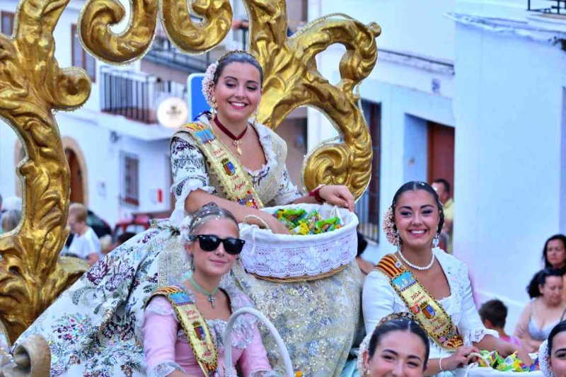 GALERIA de FOTOS de la DESFILADA de CARROSSES de les FOGUERES de XÀBIA GALERIA de FOTOS de la DESFILADA de CARROSSES de les FOGUERES de XÀBIA