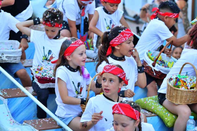 GALERIA de FOTOS de la DESFILADA de CARROSSES de les FOGUERES de XÀBIA GALERIA de FOTOS de la DESFILADA de CARROSSES de les FOGUERES de XÀBIA